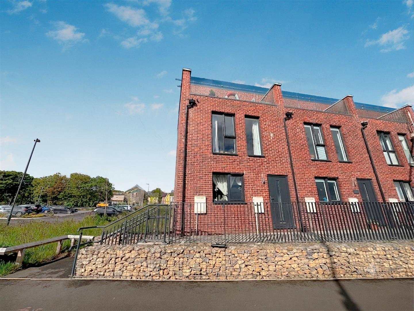 3 Bedroom House - End Terrace